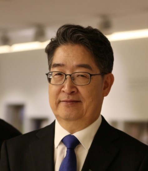 Chriss Changhun Hwang