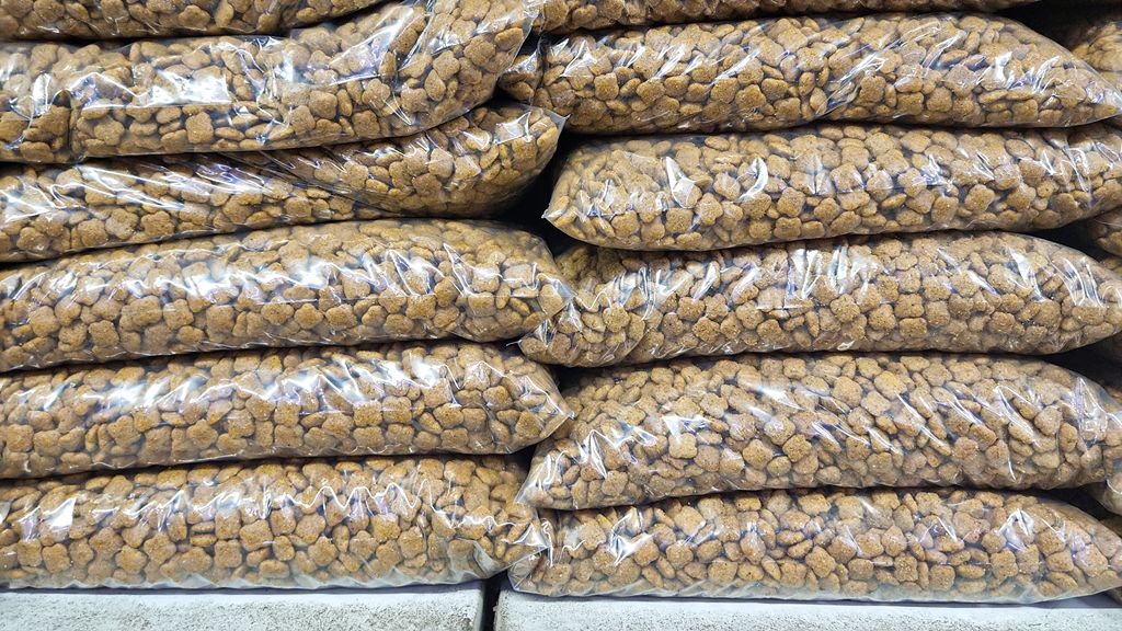 How Distribution Testing and Sieve Analysis Help Get to the Bottom of Pet Food Breakage