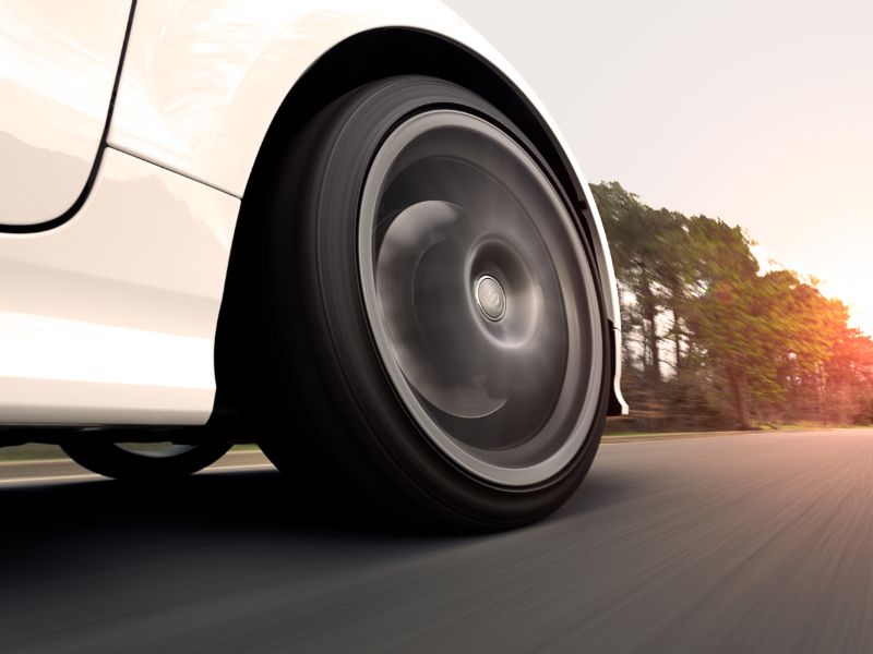Navigating Rolling Resistance: SAE J2452 vs. ISO 28580 – A Tire Engineer's Guide